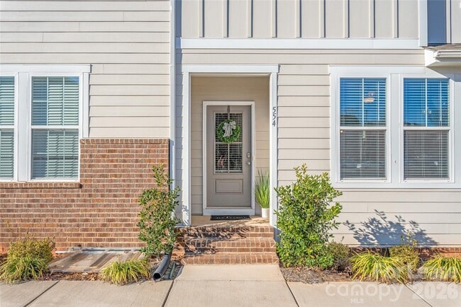 Photo - 554 Amalfi Dr