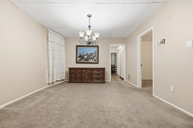 Photo - 98 W 47th St