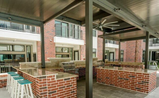 Building Photo - 1 bedroom in Houston TX 77019 Unit 1292 Rental