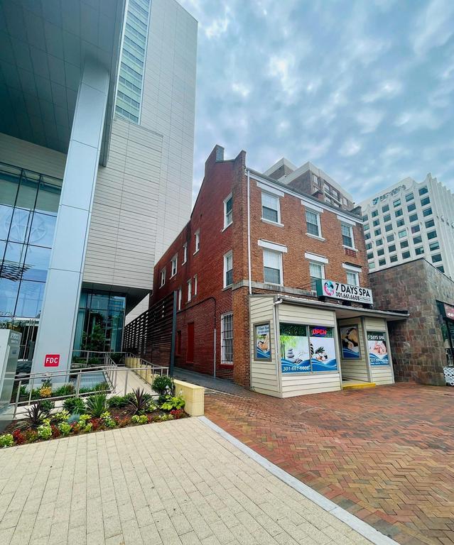 Building Photo - 7347 Wisconsin Ave Unit 303