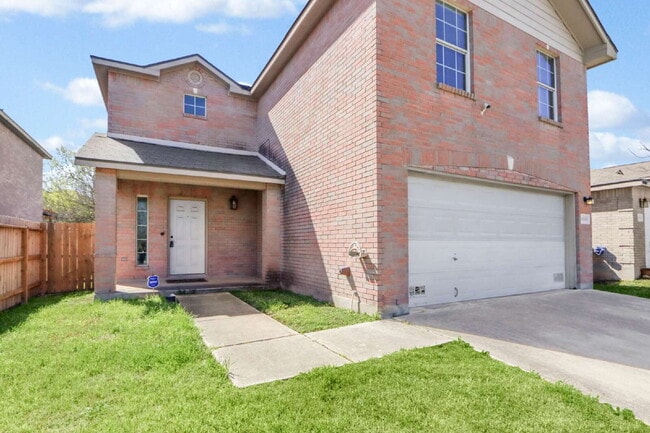 Photo - "Spacious 4-Bed, 3-Bath Retreat with Solar Panels!"