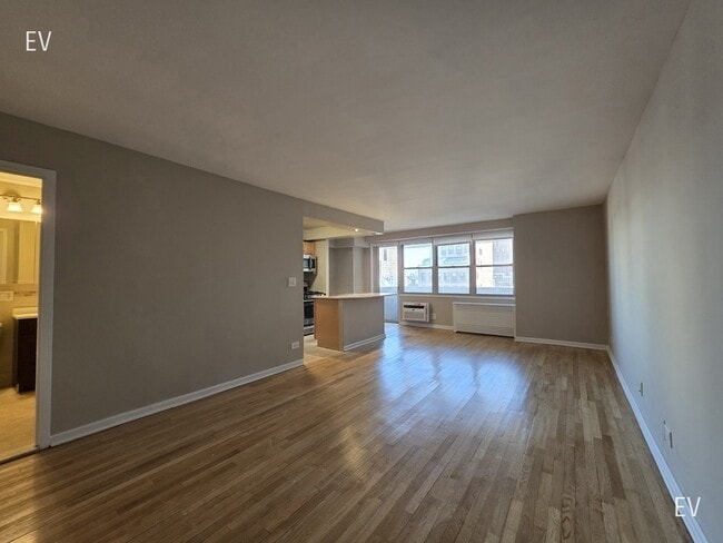 Building Photo - 310 Greenwich St Unit ev10L