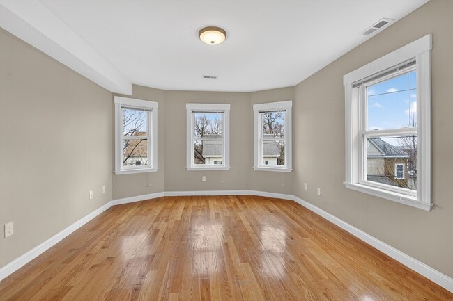 25 Main St Unit 3