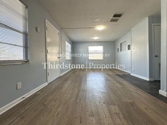 Photo - 3323 Martha St