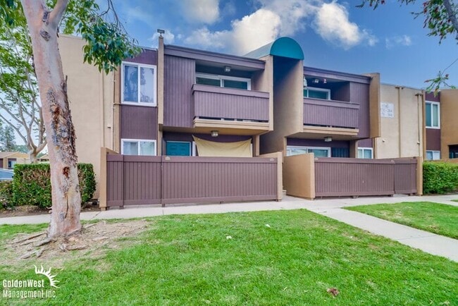 Building Photo - Charming 1Bdm 1Ba Condo in the Heart of Sa...