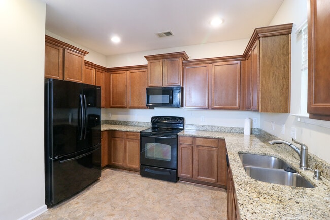 Photo - 215 Favorite Dr