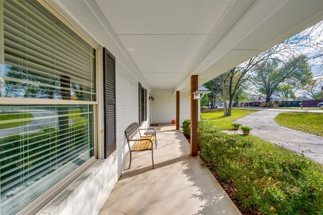 Photo - 215 Perryman Rd