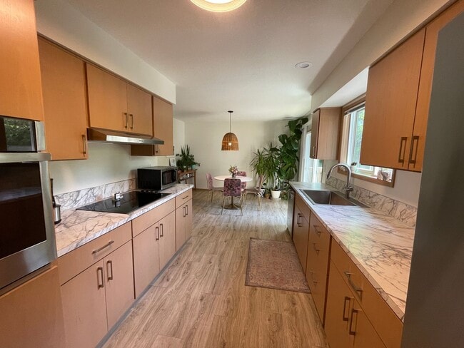 Photo - Stunning Eastmoreland Mid-Century Modern w/ Private Yard, A/C