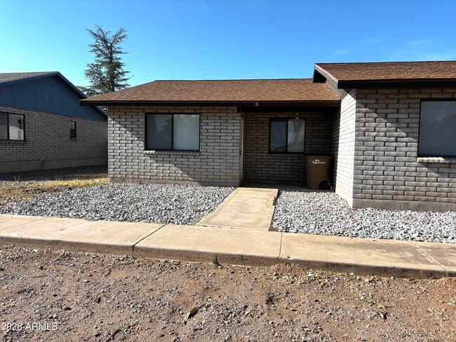 Building Photo - 2135 Hohokam Dr