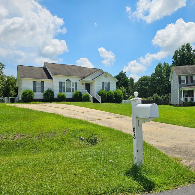 Building Photo - 3 Bedroom Ranch with fenced yard Rental
