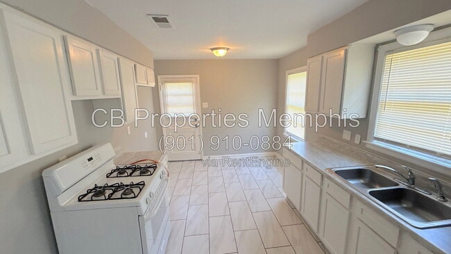 Photo - 1570 Jay Cove