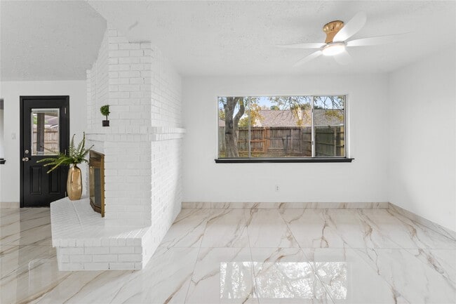 Photo - 2610 Hollymist Dr