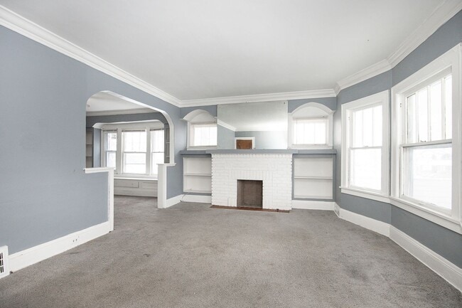 Building Photo - 3584 E 151st St Unit Up