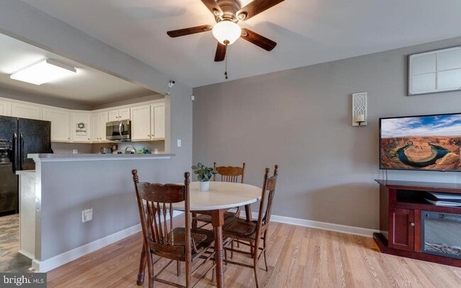 Photo - 833 Gallows Ct