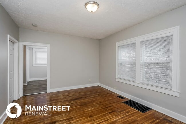 Photo - 1821 W Lee St