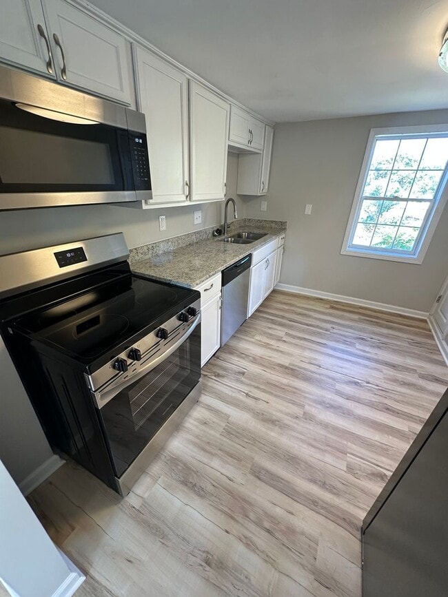 Photo - CHARMING, 1 BEDROOM UPPER LEVEL DUPLEX AVA...