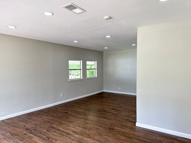 Photo - 4 Bedroom / 2 Bath