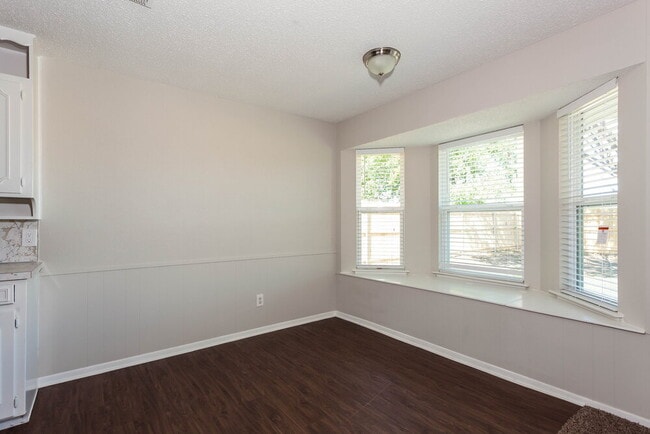 Photo - 6053 Herschel Dr