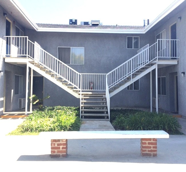 Lemoli Apartments For Rent in Hawthorne, CA