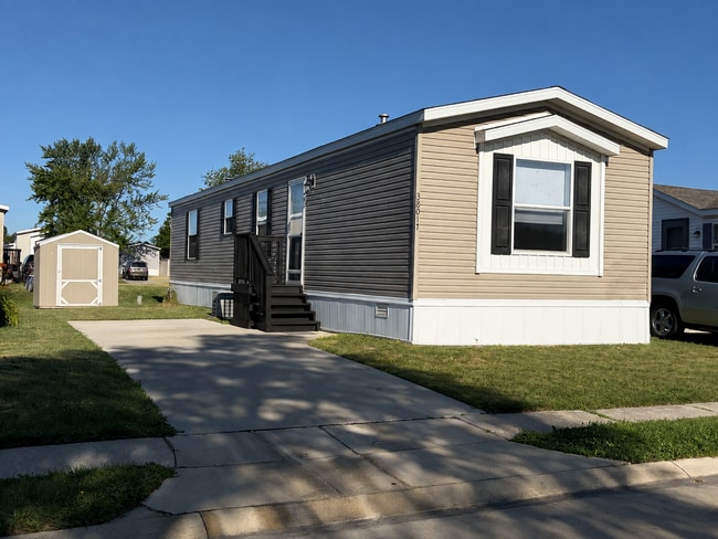 Building Photo - 38017 Le Chateau Blvd