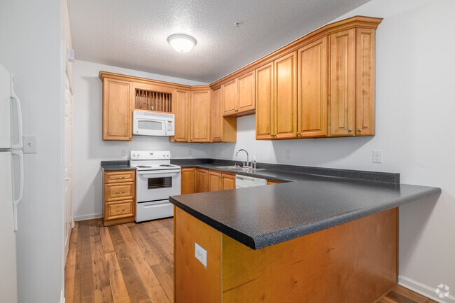2BR, 2BA - 864SF - Kitchen
