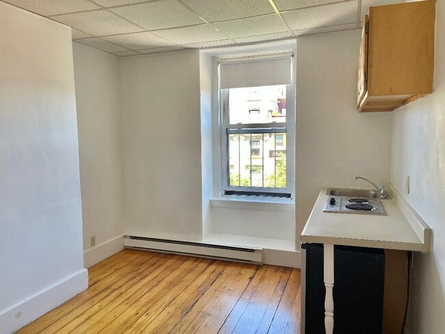 Building Photo - 405 Beacon St