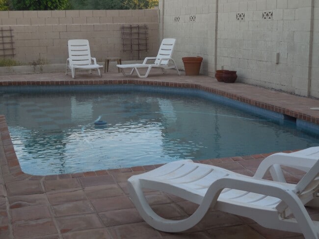 Building Photo - 1625 N Sunset Dr Rental