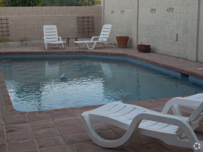 Building Photo - 1625 N Sunset Dr Rental