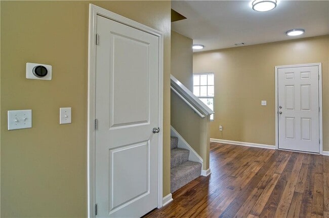 Photo - 219 Aberdeen Way
