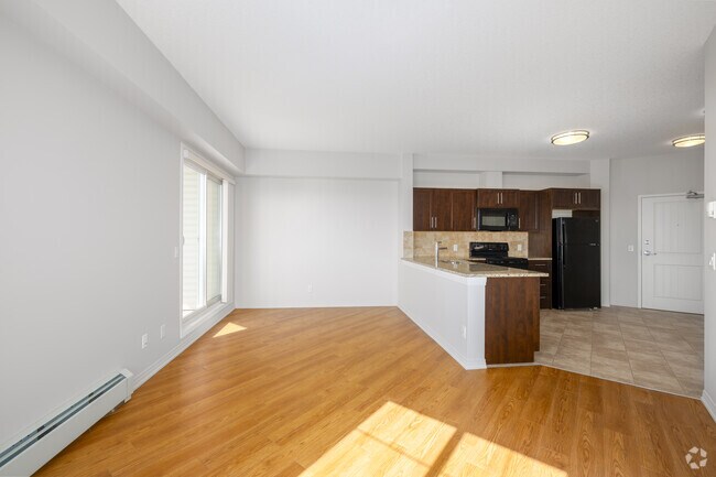1BD, 1BA - 650SF - Living Room/ Dining Room - Beacon Heights Apartments