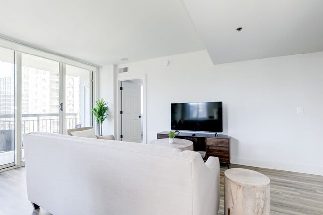 Photo - 1221 S Eads St Unidad FL10-ID1024709P