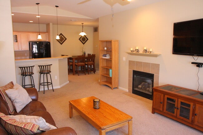 Building Photo - 2421 Owens Ave Unit 204