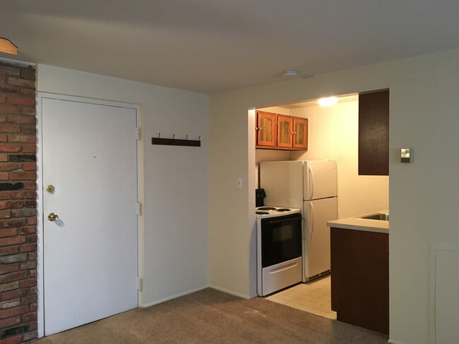 Photo - Chagrin Place