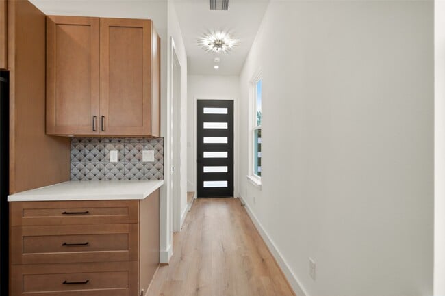 Photo - 307 Quitman St