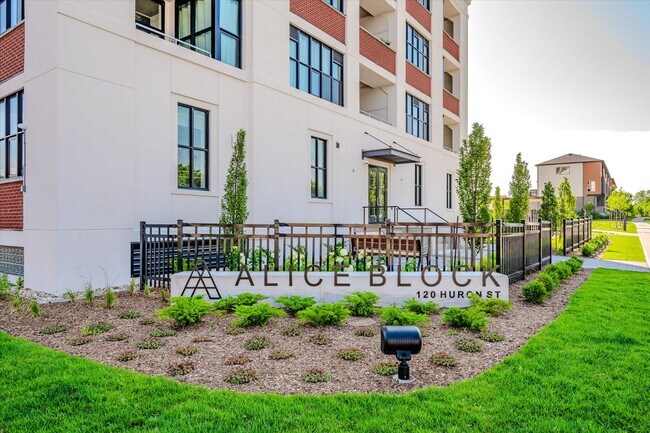 120 Huron St Unit 204