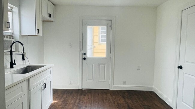 Photo - 413 N Live Oak St