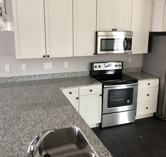 Photo - 2 BD 2.5 BA TOWNHOME FOR RENT NEAR TTU Unit G101