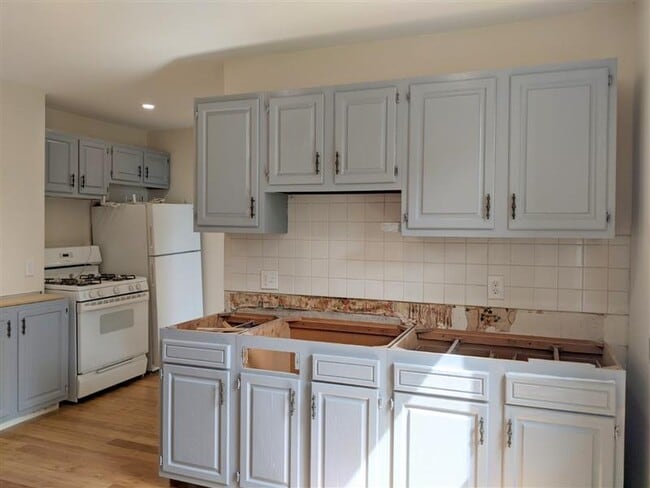 Building Photo - 11 Cameron Ave Unit 4