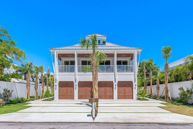 Photo - 909 Bond Way
