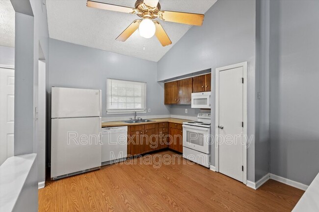 Photo - 3340 Featherston Dr