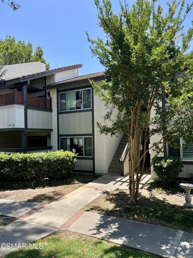Building Photo - 1342 E Hillcrest Dr Rental