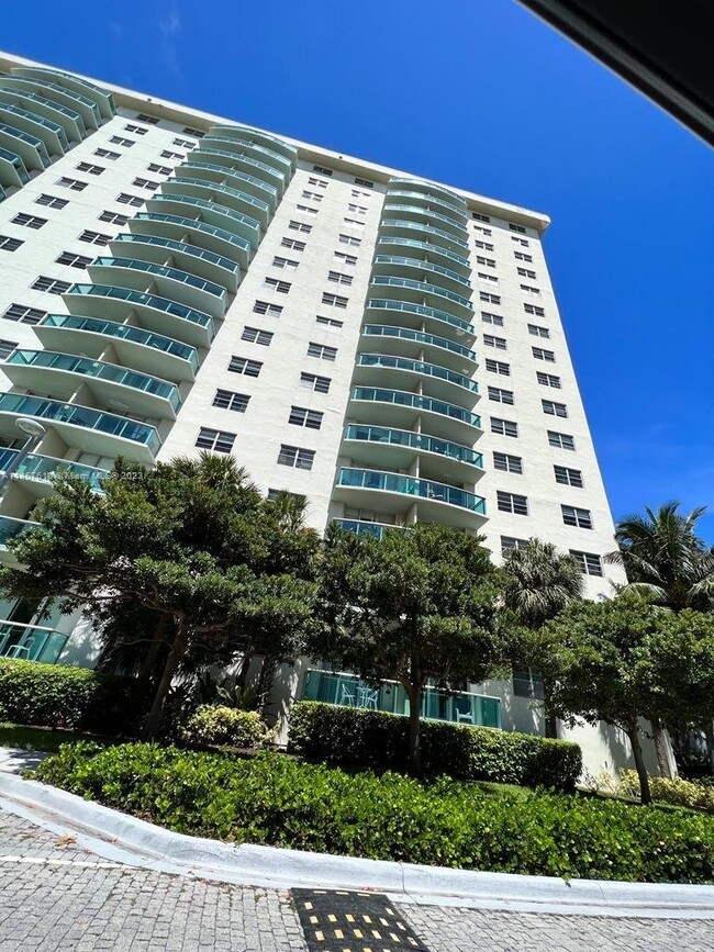 Photo - 19370 Collins Ave Condo