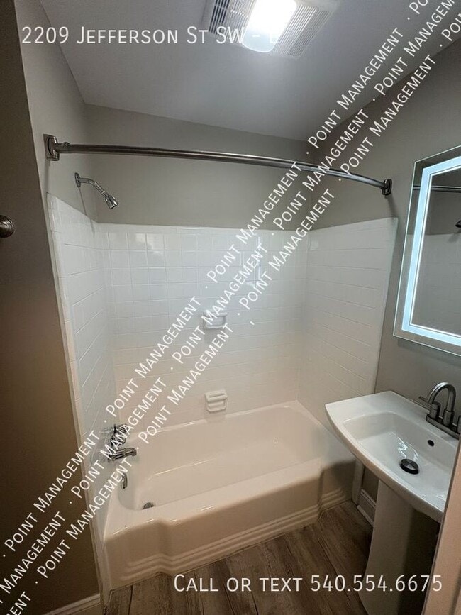 Photo - 2209 Jefferson St SW Unit L
