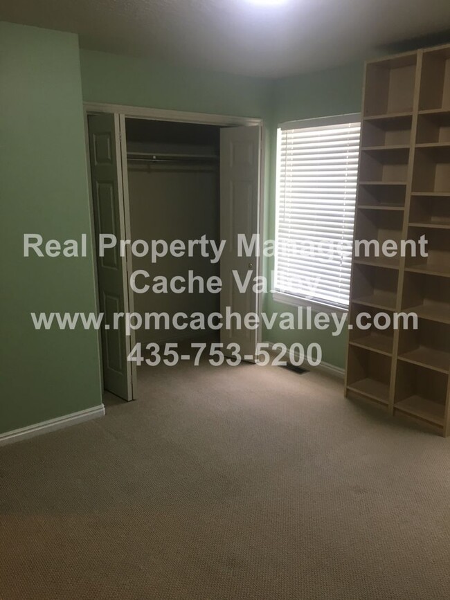 Photo - Pet Friendly, 2 br 1.5 bath Town home. Ava...