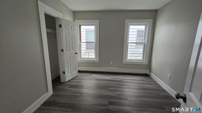 Building Photo - 1514 Pembroke St Unit 1L