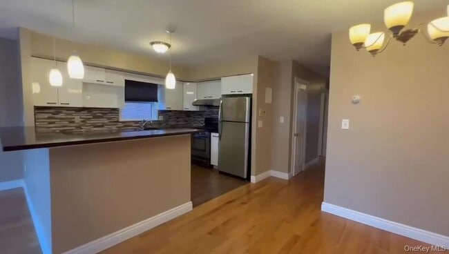 Photo - 57-32 136th St