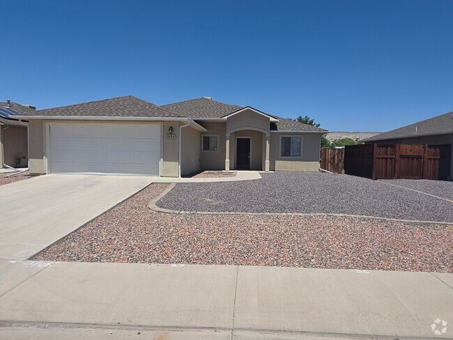 Building Photo - Nice Home in Chatfield II Subdivision