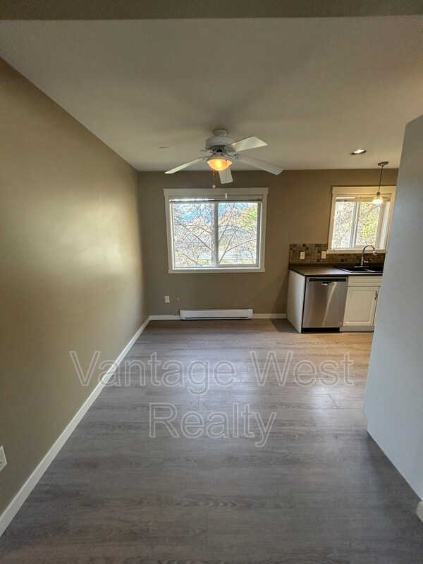 Photo - 124-124 Mills Rd