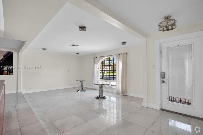 Building Photo - 612 SE 8th Ave Rental