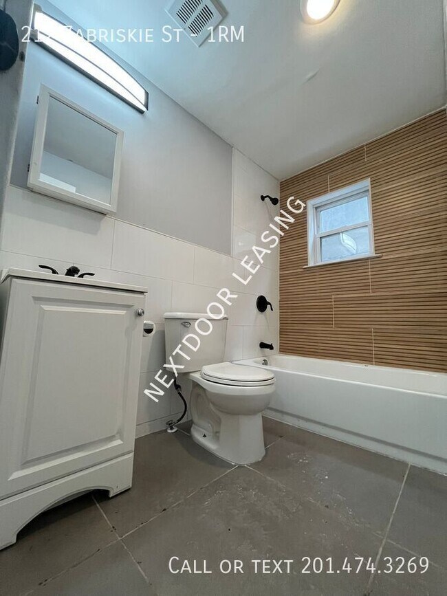 Photo - 212 Zabriskie St Unidad 1RM